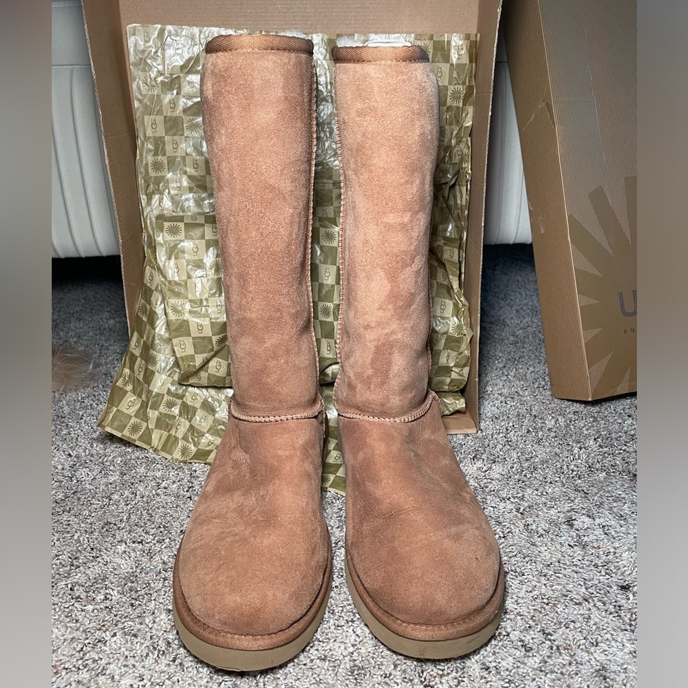 UGG Classic Tall Boots Chestnut Women’s Size 10 Excellent Pre-Owned Condition